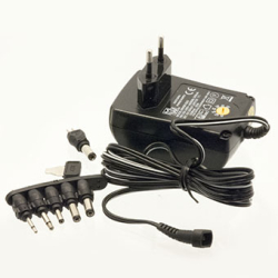 ADAPTER    1500mA  3-12VDC ÁLLÍTHATÓ KAPCSOLÓ ÜZEM  MW3R15GS  6 CSERÉLHETŐ DUGÓVAL - 24-01-57
